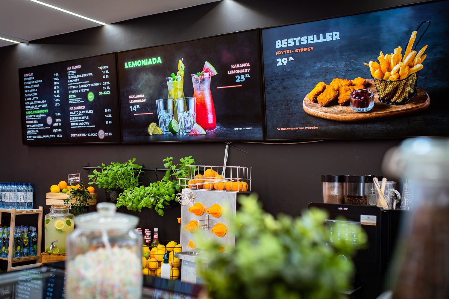 Ekrany w kawiarni GoKids