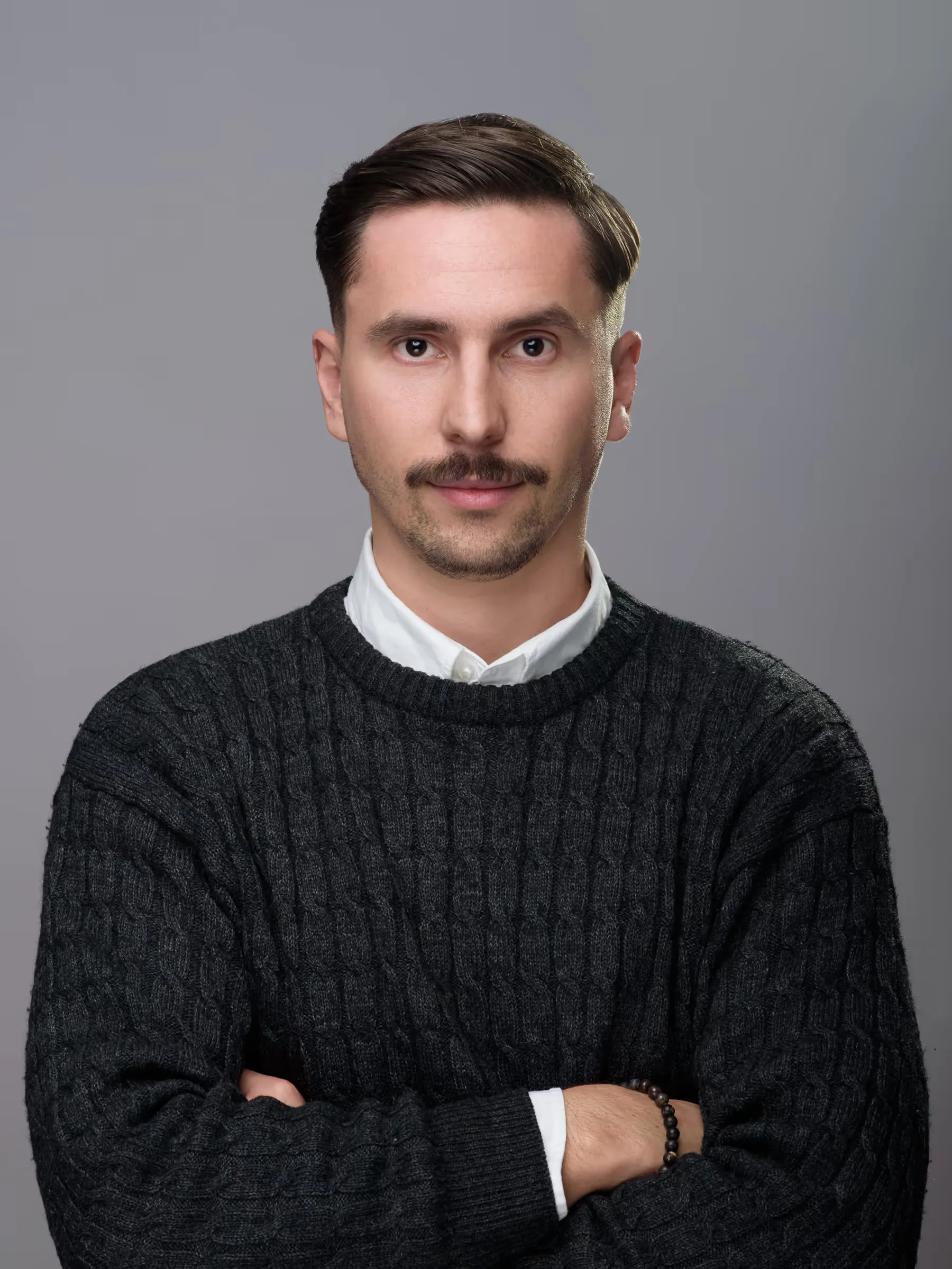 Profesjonalne zdjęcie wizerunkowe mężczyzny w garniturze