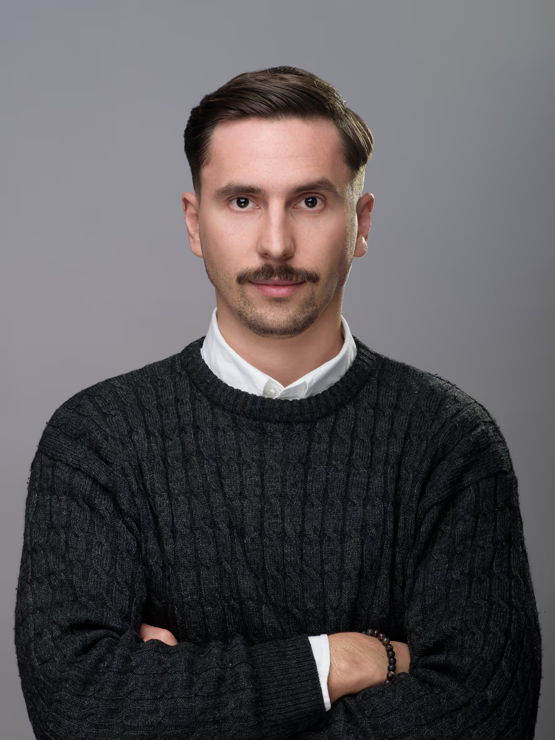 Profesjonalne zdjęcie wizerunkowe mężczyzny w garniturze